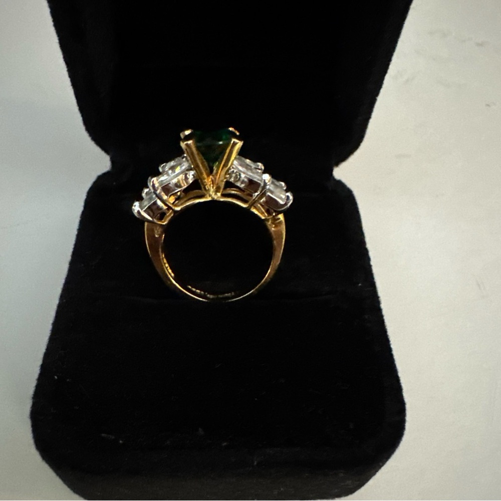 Exquisite Green and Gold Women's Ring - Picture 3 of 11